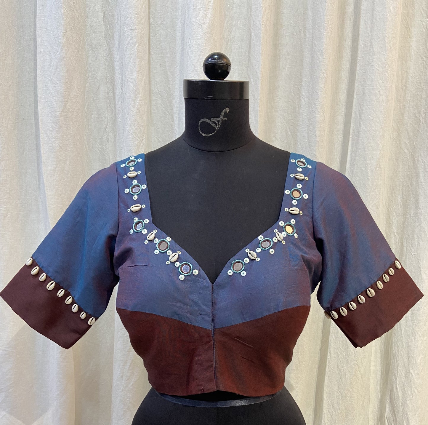 BLOUSE