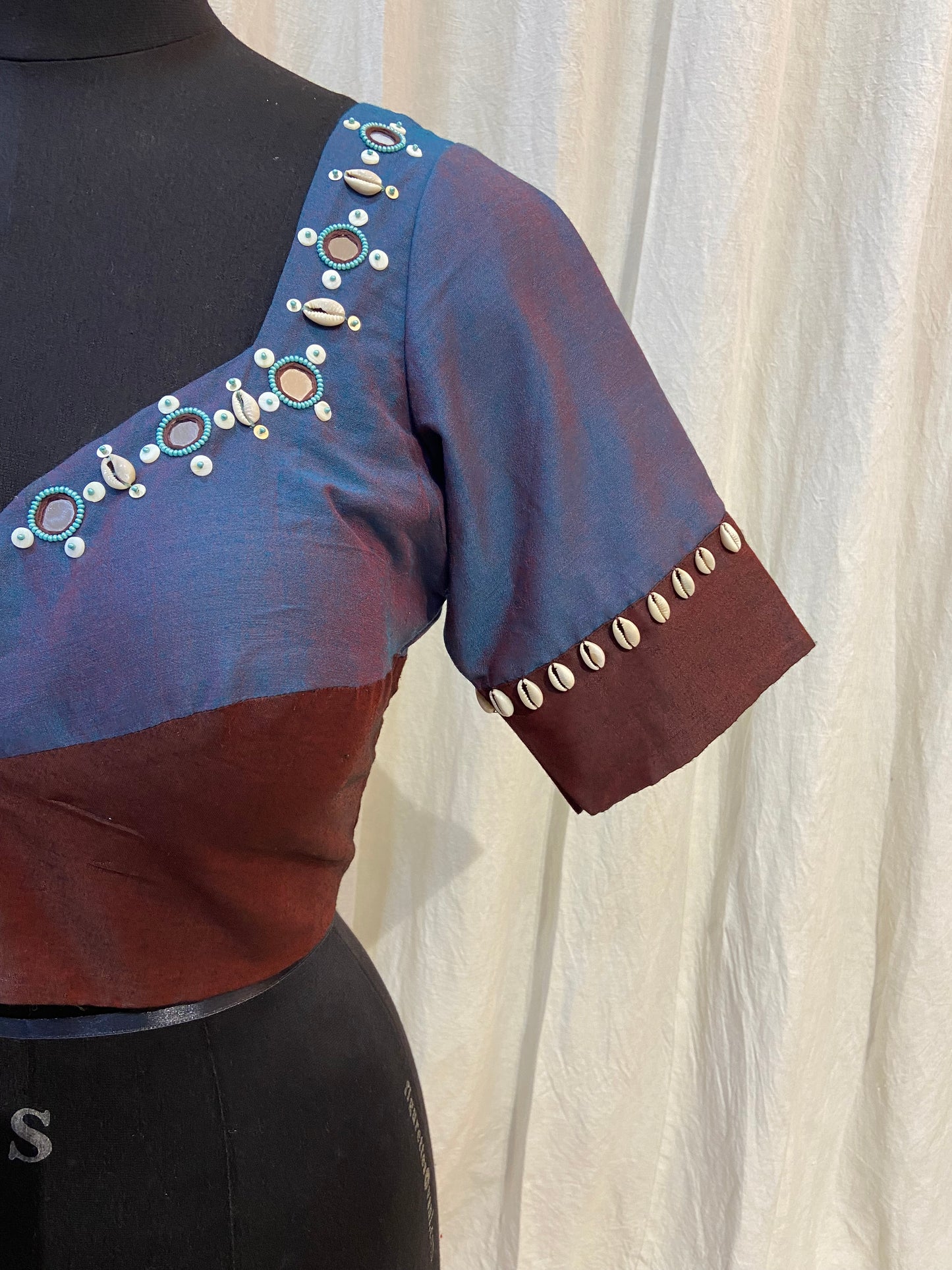 BLOUSE