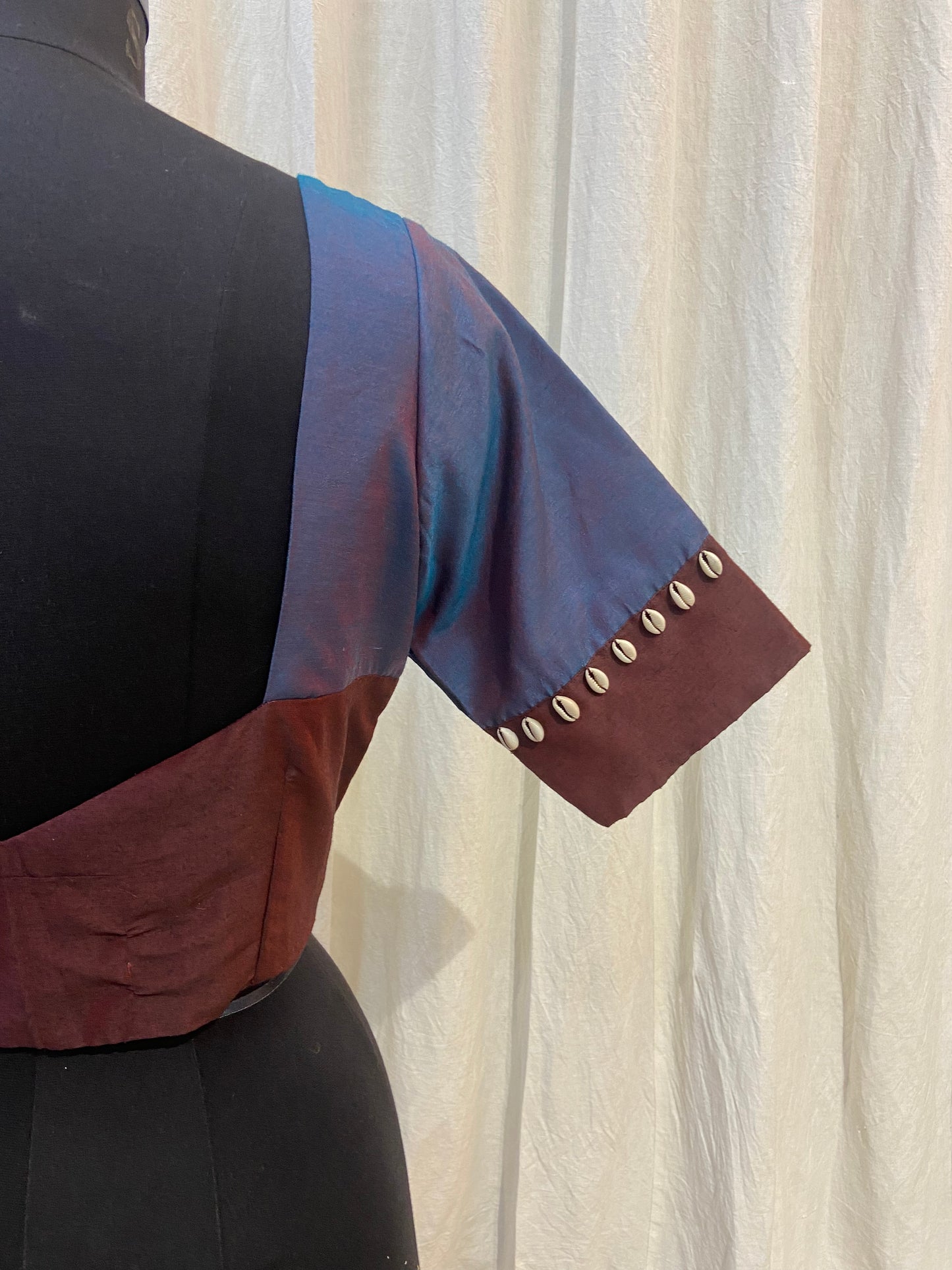 BLOUSE