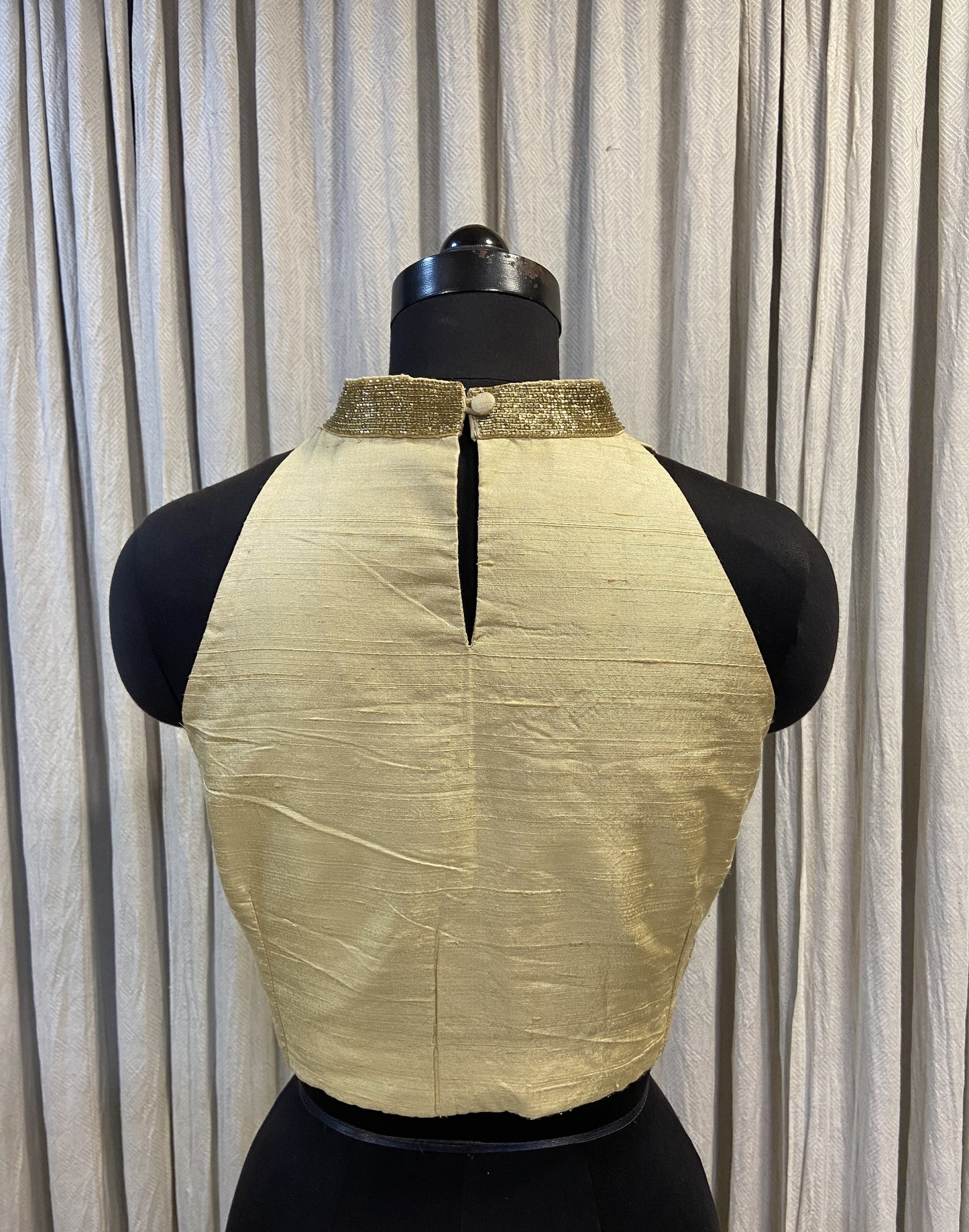HIGH NECK