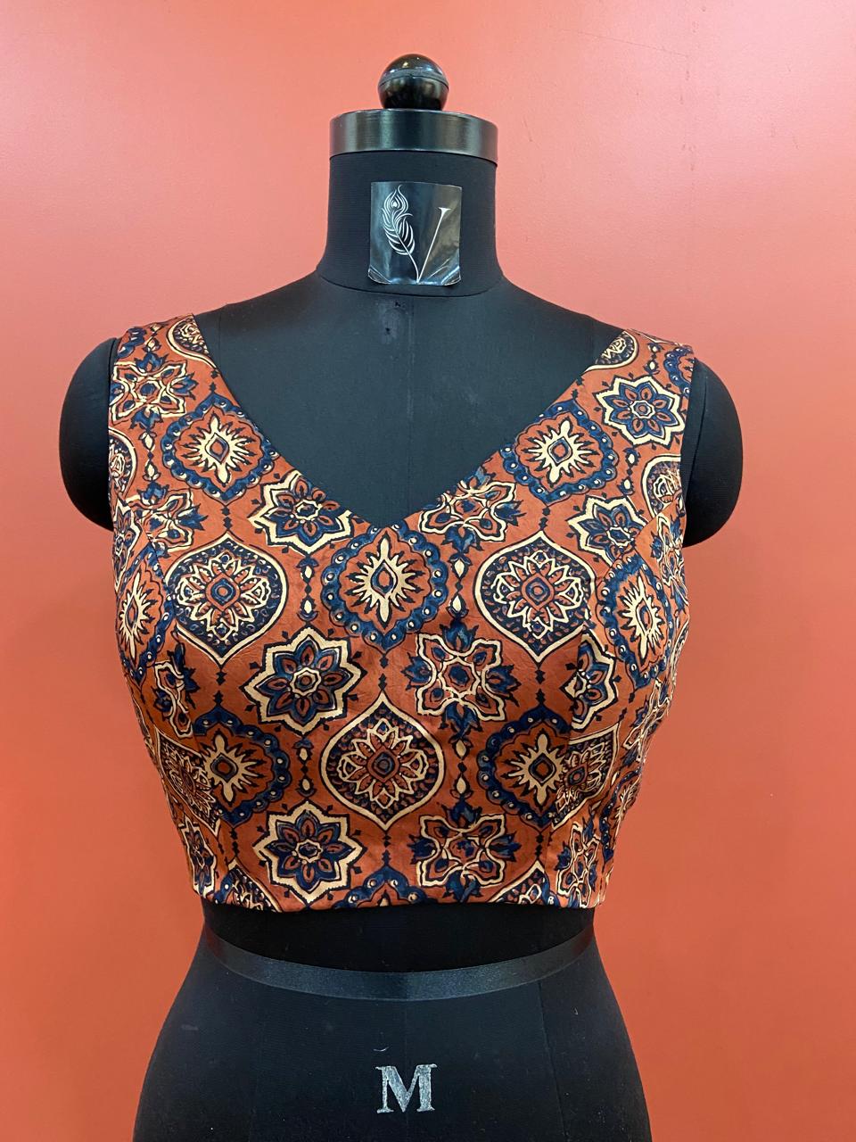SLEEVELESS BLOUSE