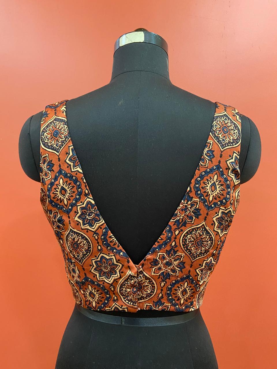 SLEEVELESS BLOUSE