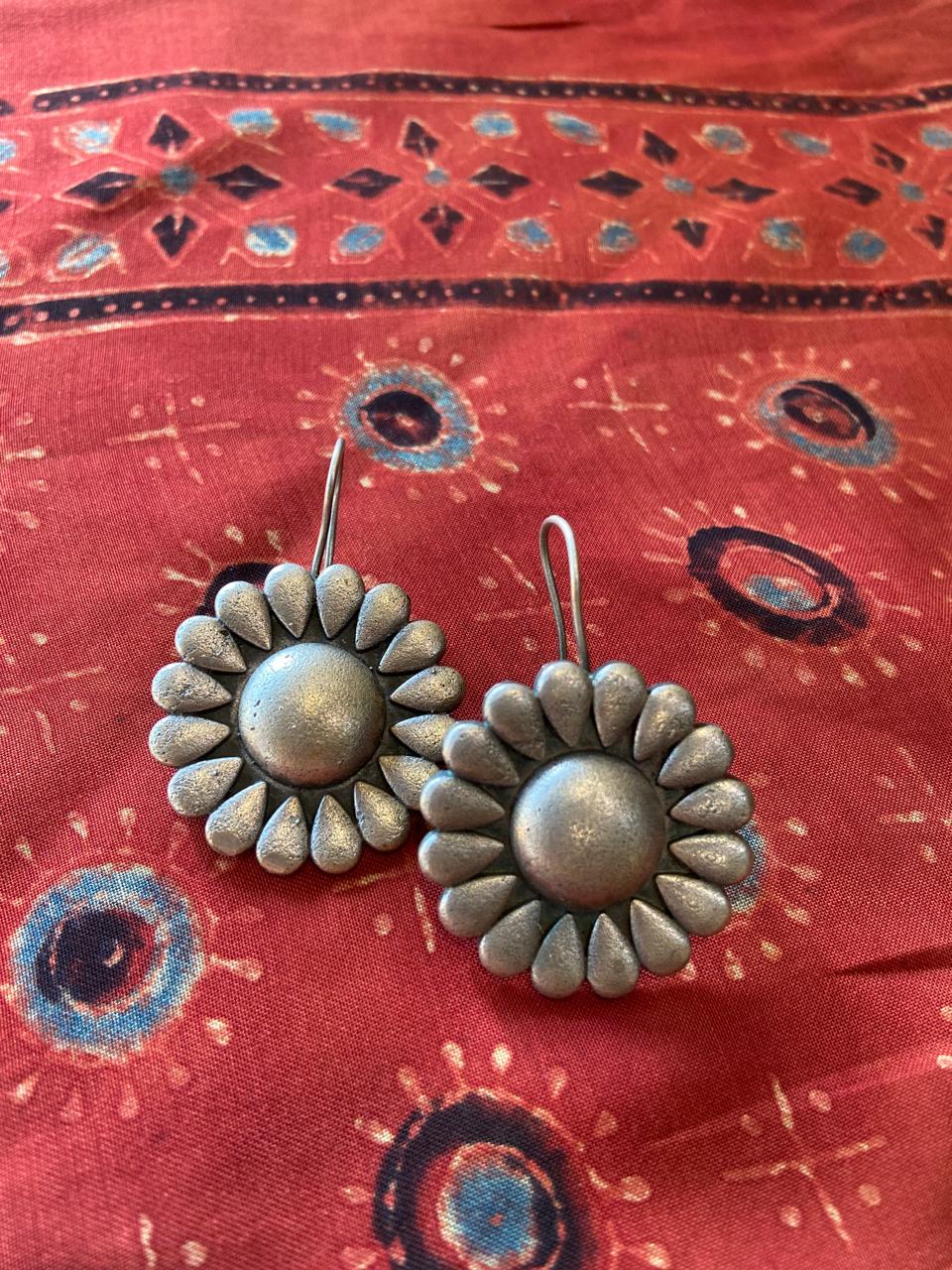 OXIDISED EARRING