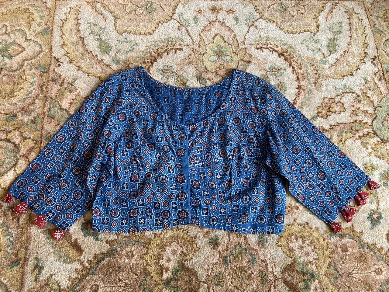 BLOUSE
