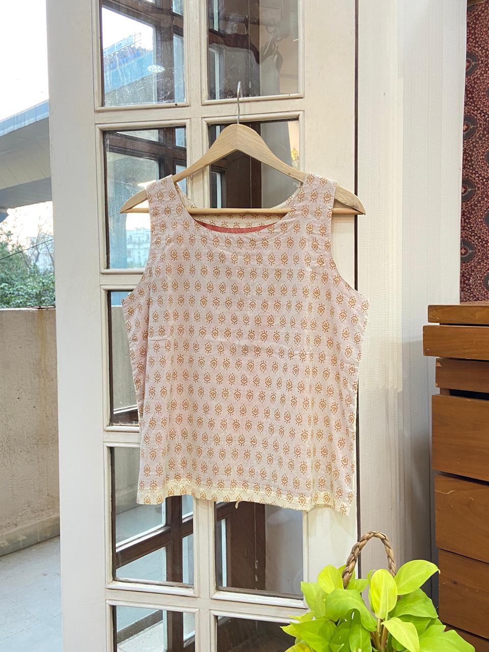 LOOSE FIT TOP