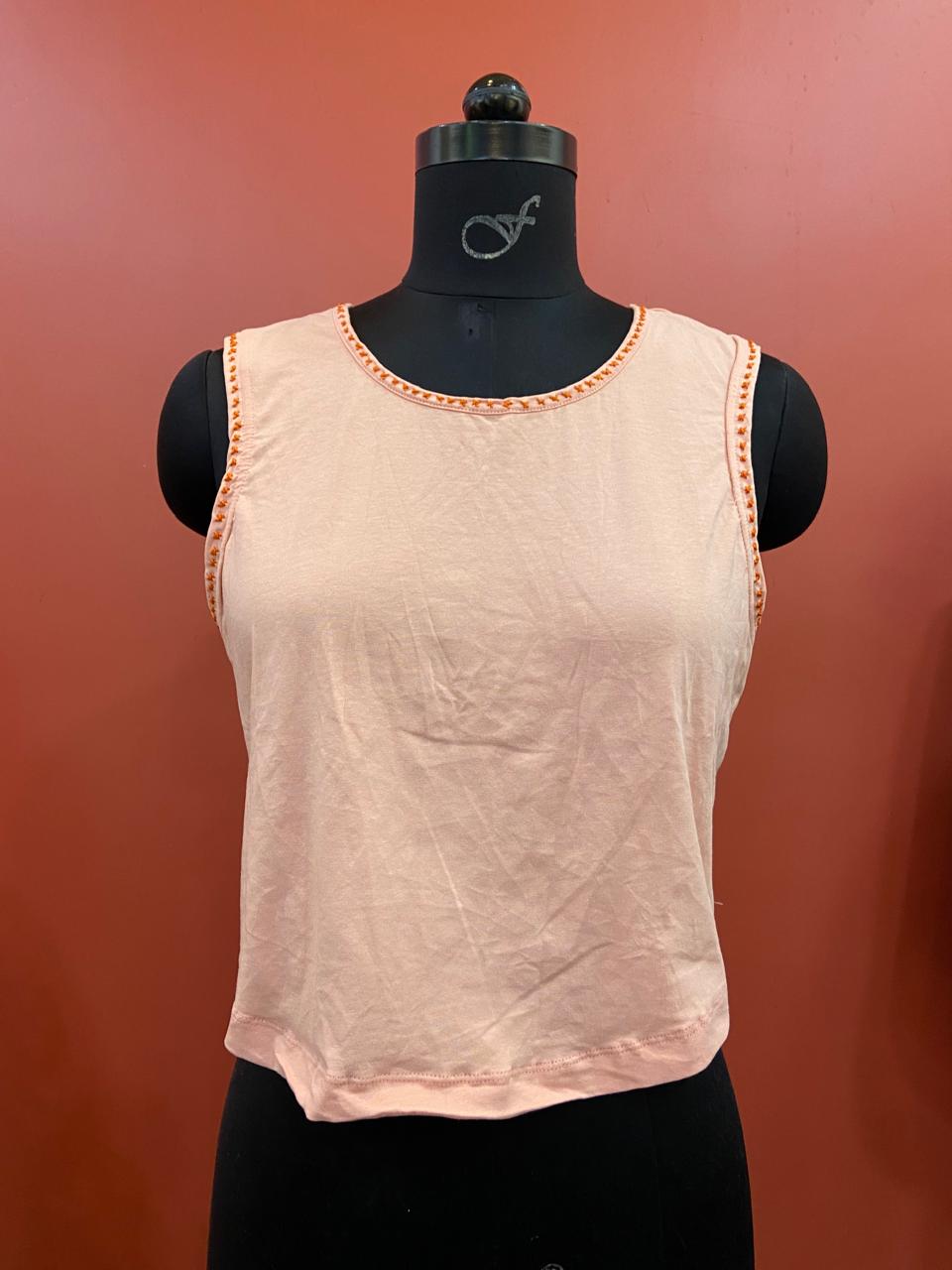 SLEEVELESS TSHIRT