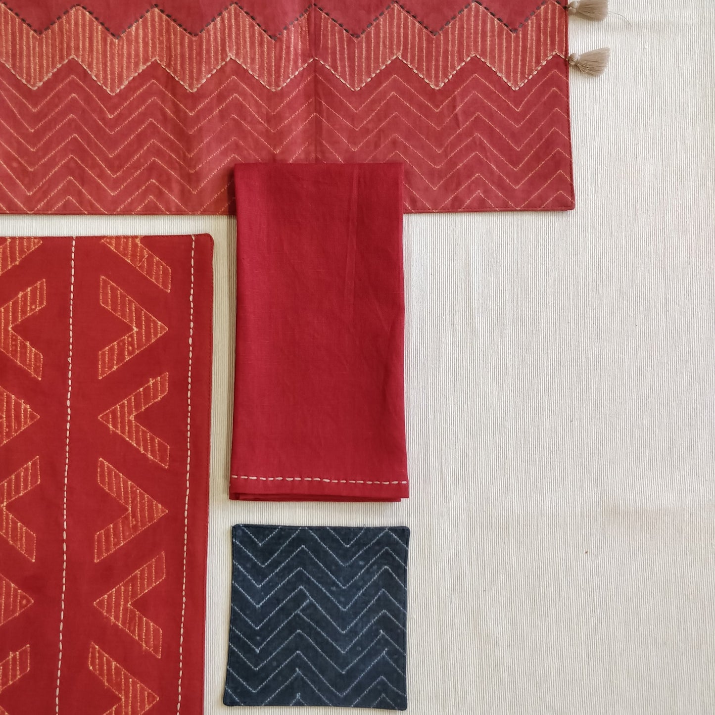 TABLE LINENS (set of 19 pcs)
