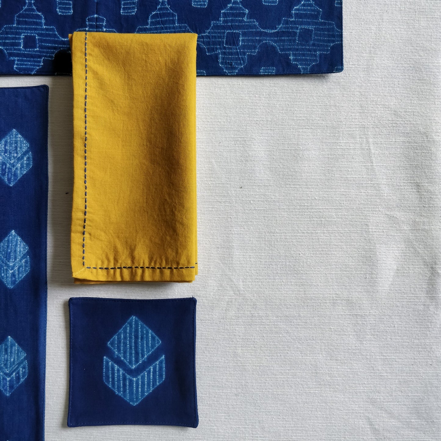TABLE LINENS (set of 19 pcs)