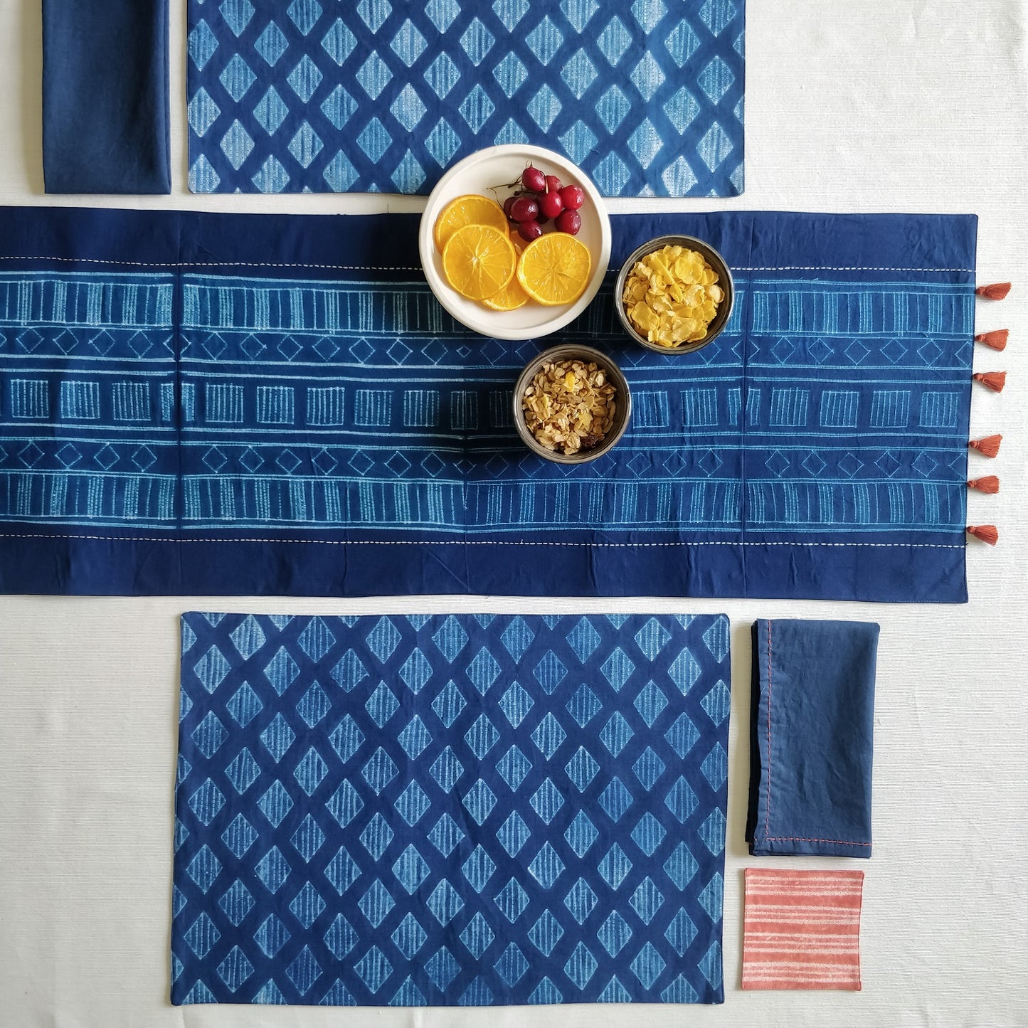TABLE LINENS (set of 19 pcs)