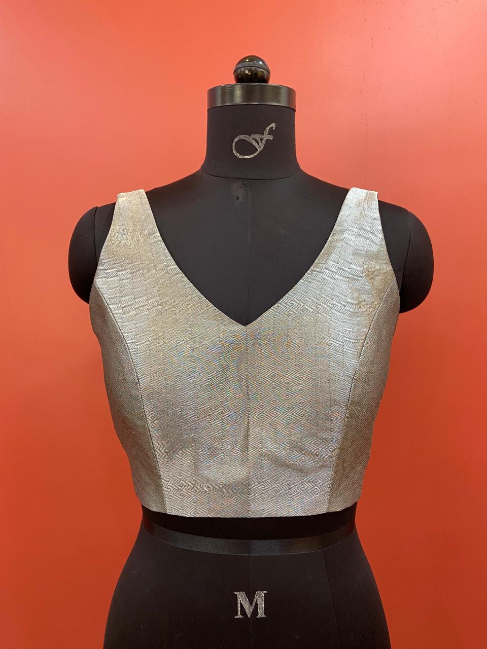 SLEEVELESS BLOUSE