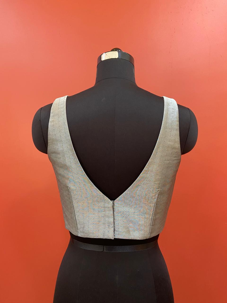 SLEEVELESS BLOUSE