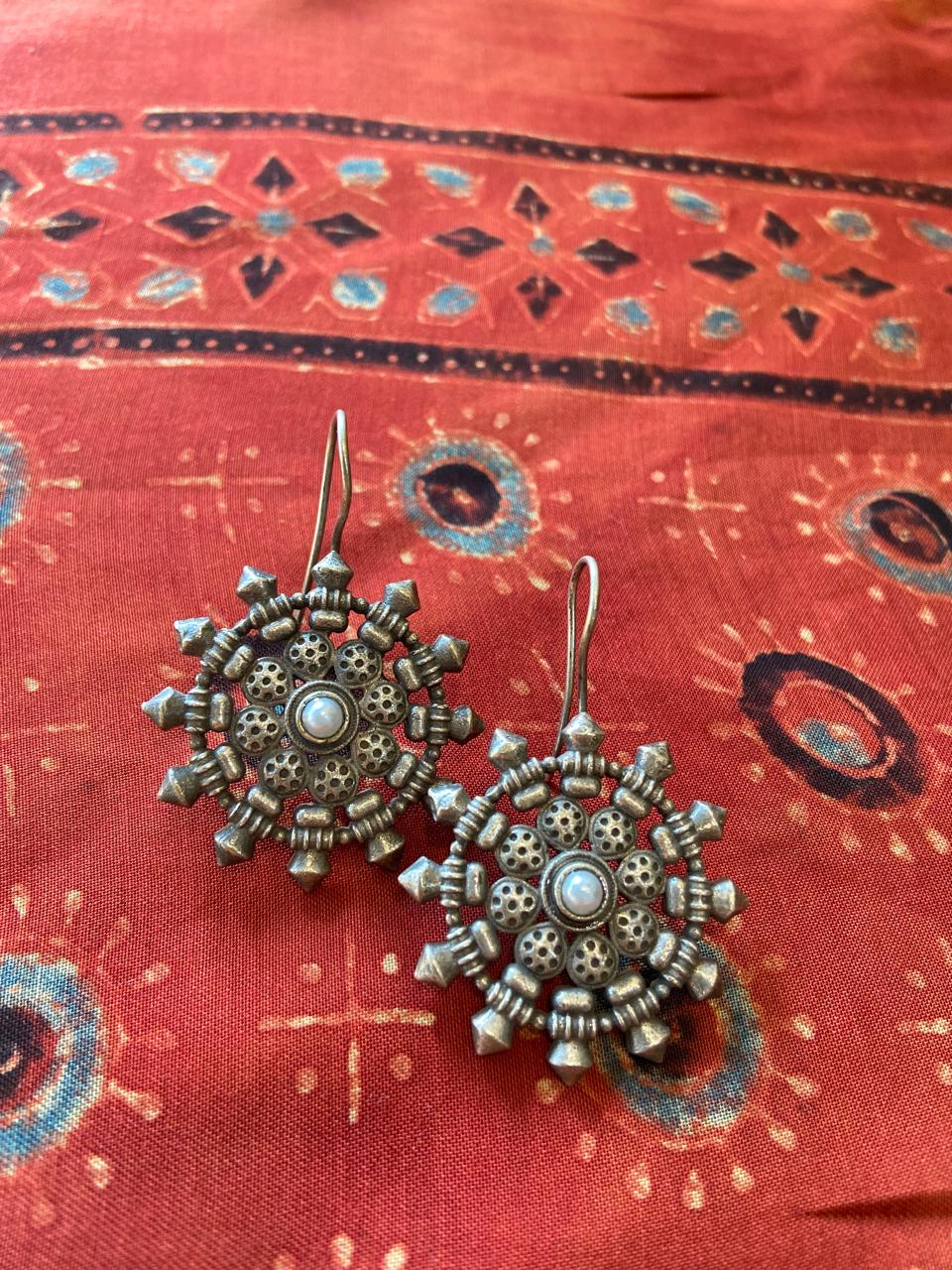 OXIDISED EARRING