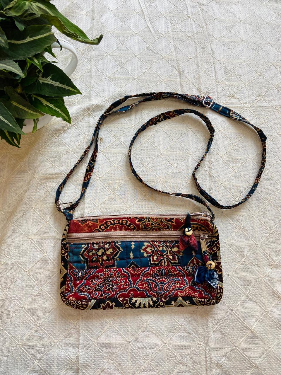 SLING BAG