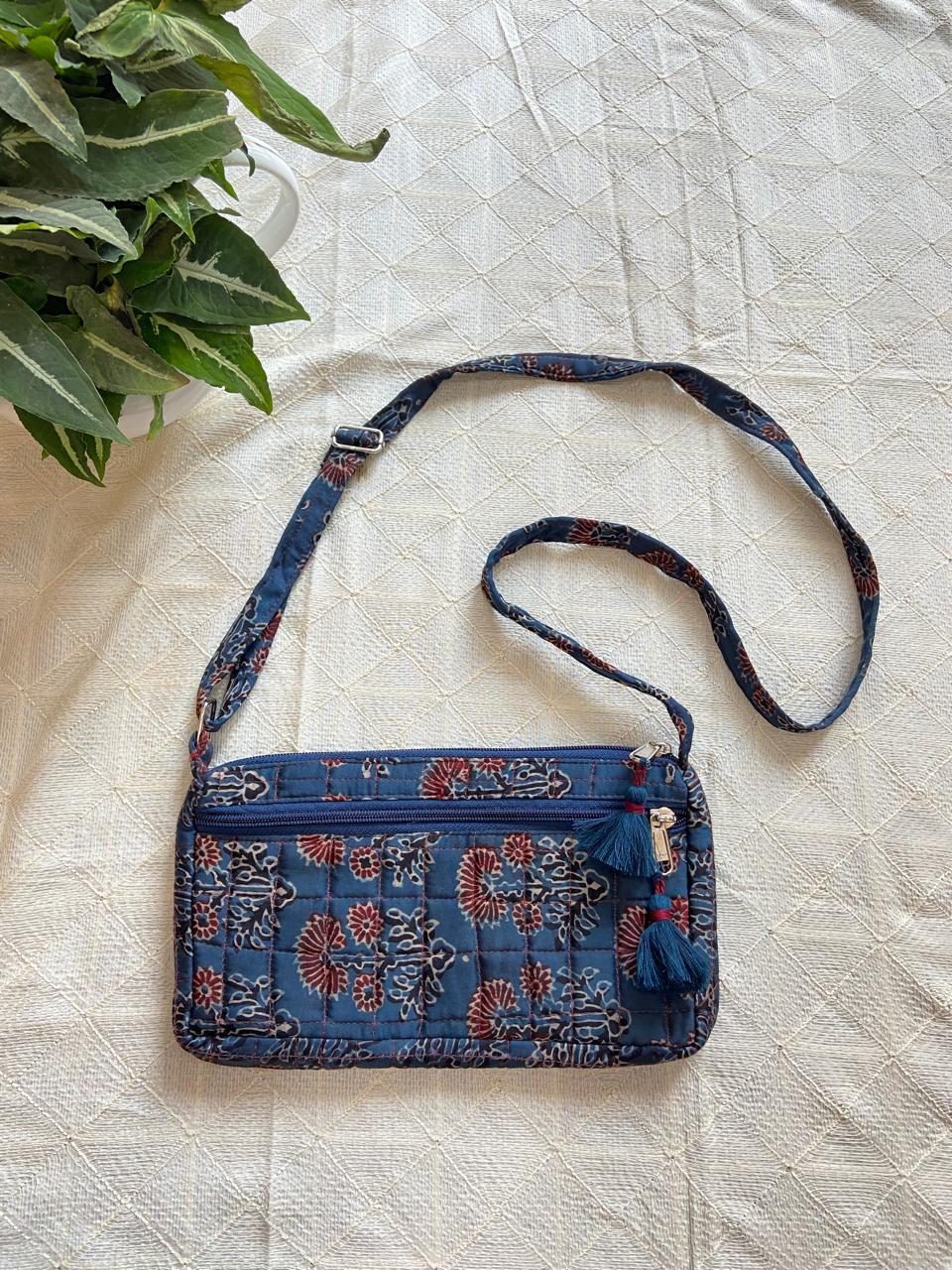 SLING BAG