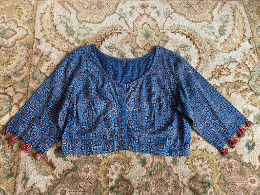 BLOUSE