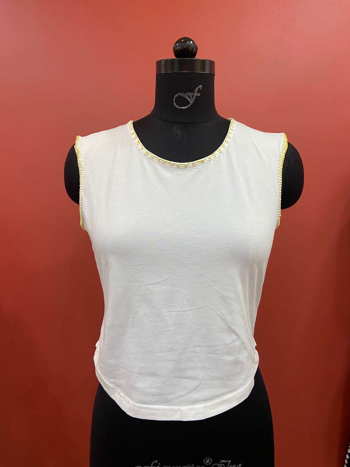 SLEEVELESS TSHIRT