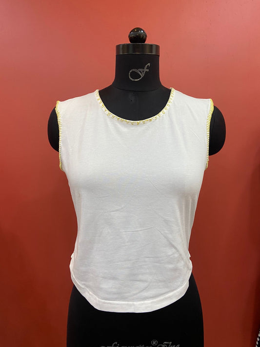 SLEEVELESS TSHIRT