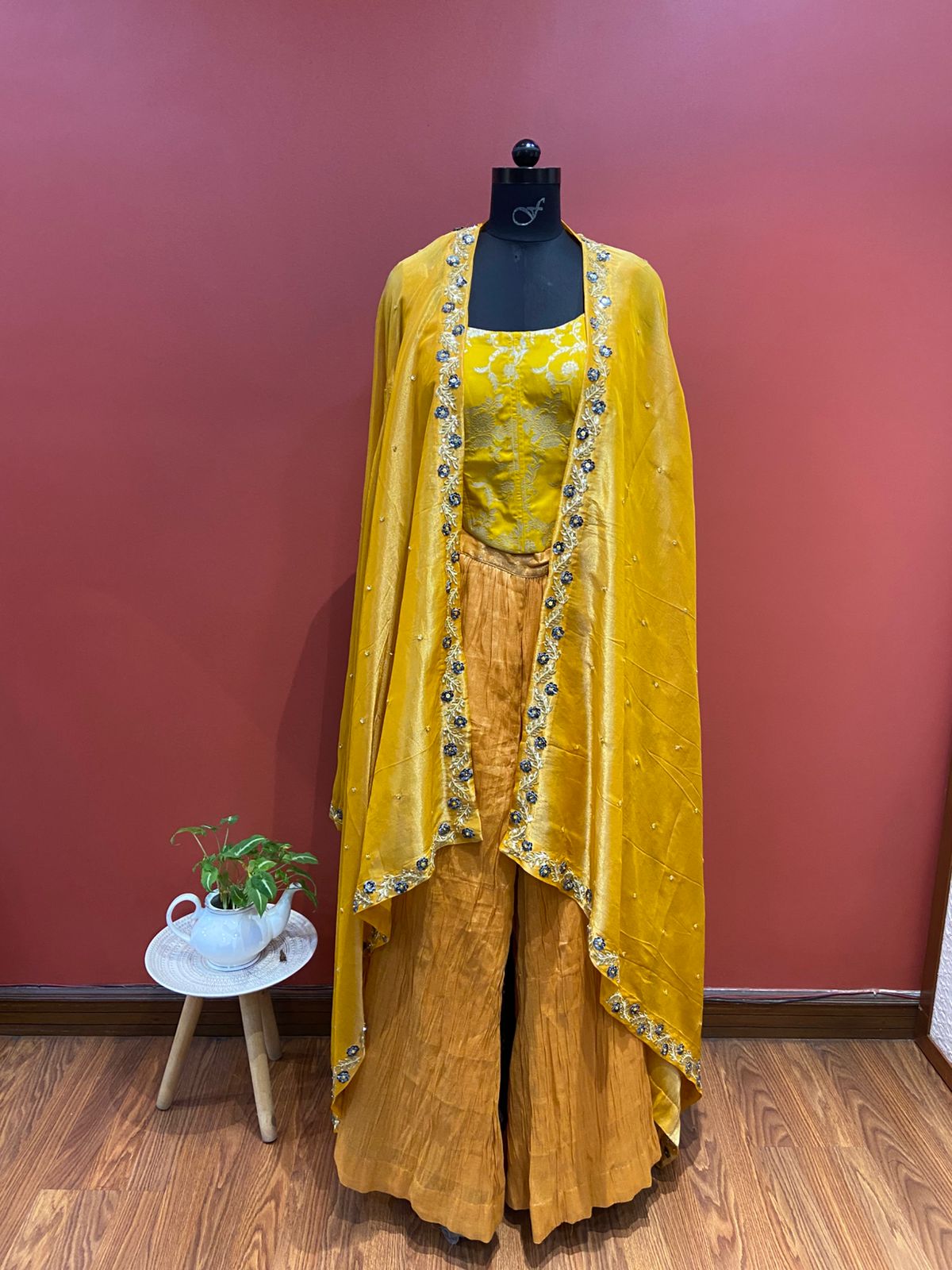 Afreen – Gold